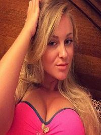 Escort Velia in Gonaives